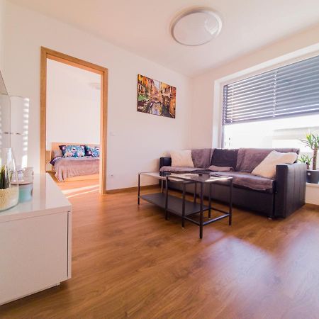 Modern Flat With Large Terrace Apartment Hradec Kralove Exterior photo