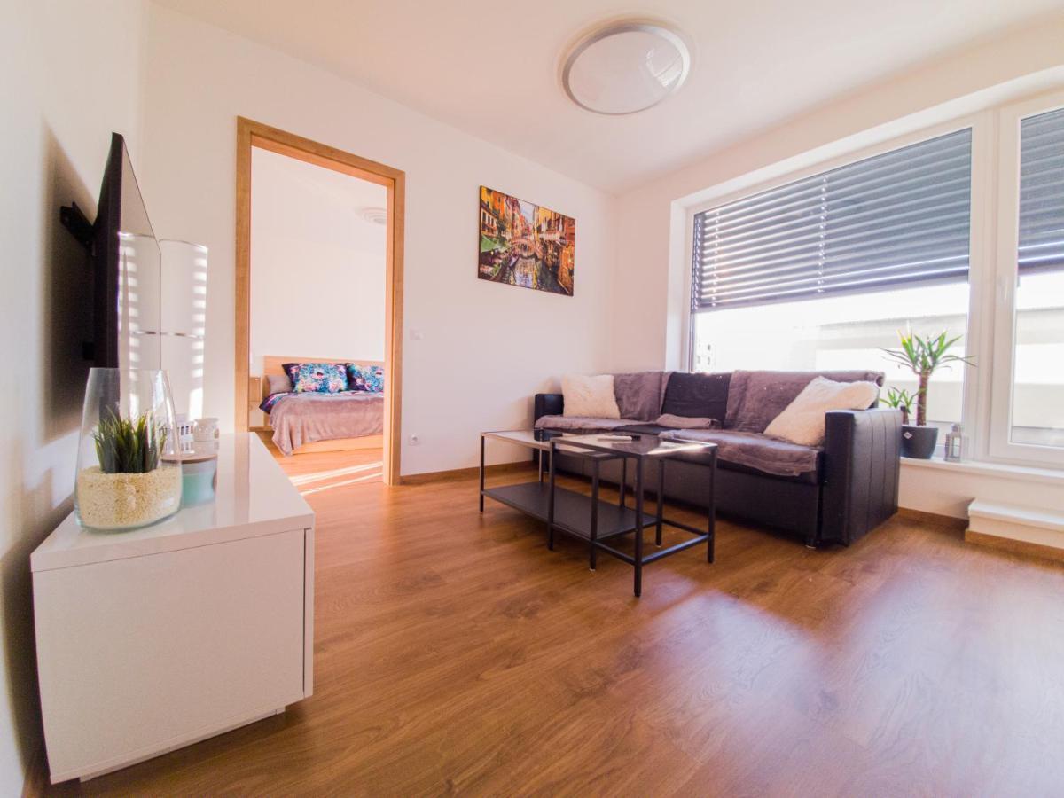 Modern Flat With Large Terrace Apartment Hradec Kralove Exterior photo