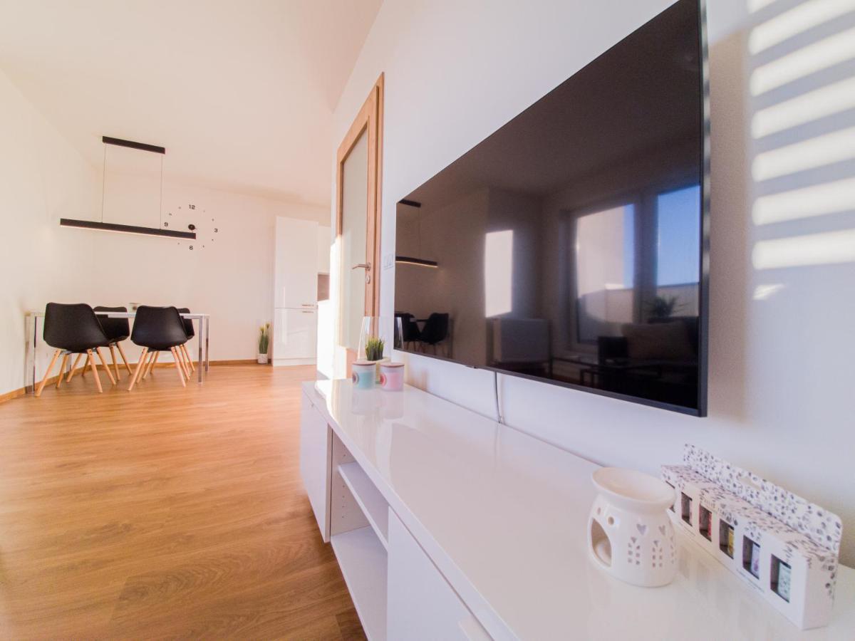 Modern Flat With Large Terrace Apartment Hradec Kralove Exterior photo